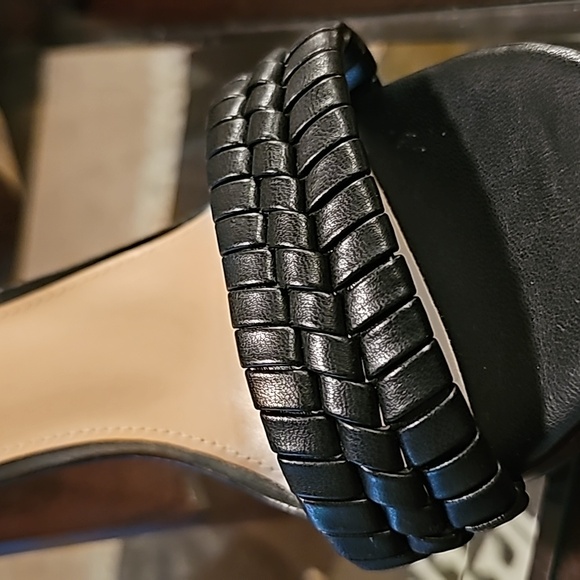 Heels - Picture 5 of 7